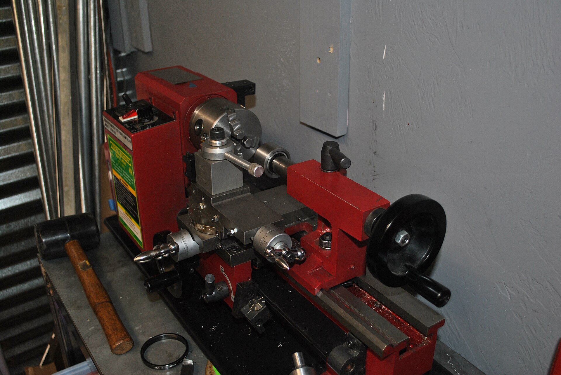 Figure 4 — A representative 7×16-class mini lathe on the bench, showing the low, compact footprint that lets it run from a domestic outlet. Source: Wikimedia Commons.